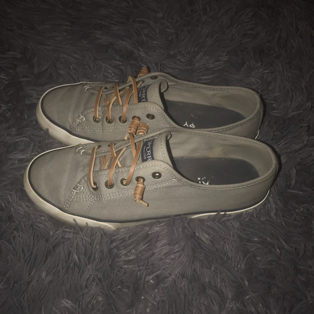 grey sperrys size 7.5